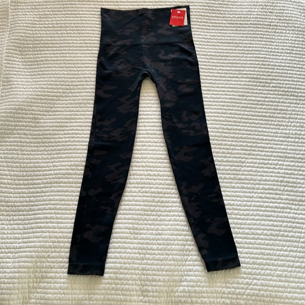 Spanx look at me now seamless leggings Size Small Camo